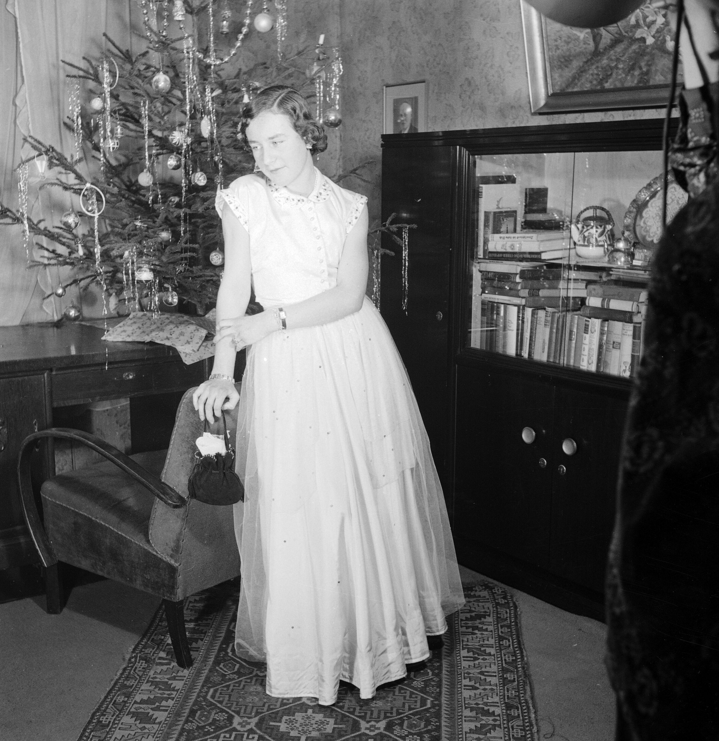 Foto_Koop_L128_Lawn_Tennis_Club_Ingrid_Sarnau_Ballkleid_vermutlich_1955_02_JPG