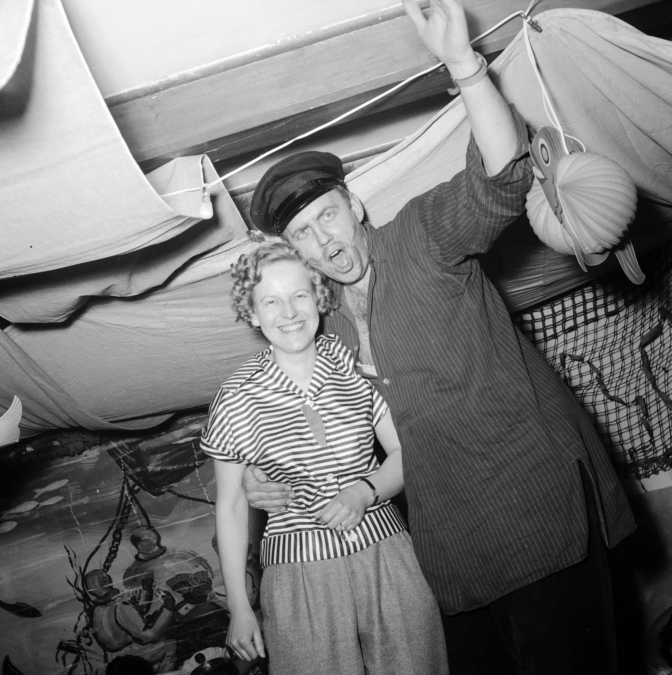 Foto_Koop_L128_Lawn_Tennis_Club_Unterwasserzelt_Kostümfest_1955_05_JPG