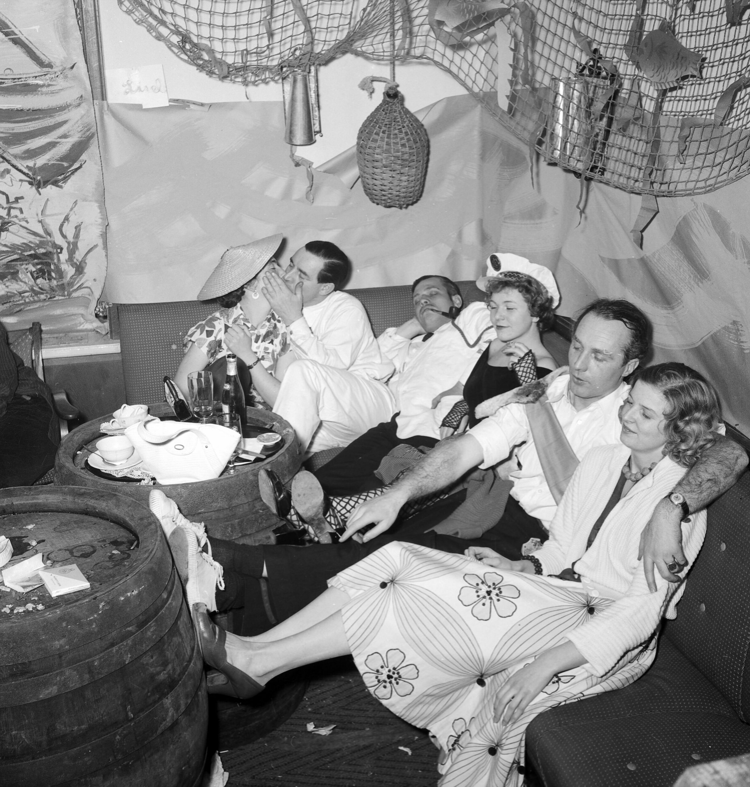 Foto_Koop_L128_Lawn_Tennis_Club_Unterwasserzelt_Kostümfest_1955_09_JPG