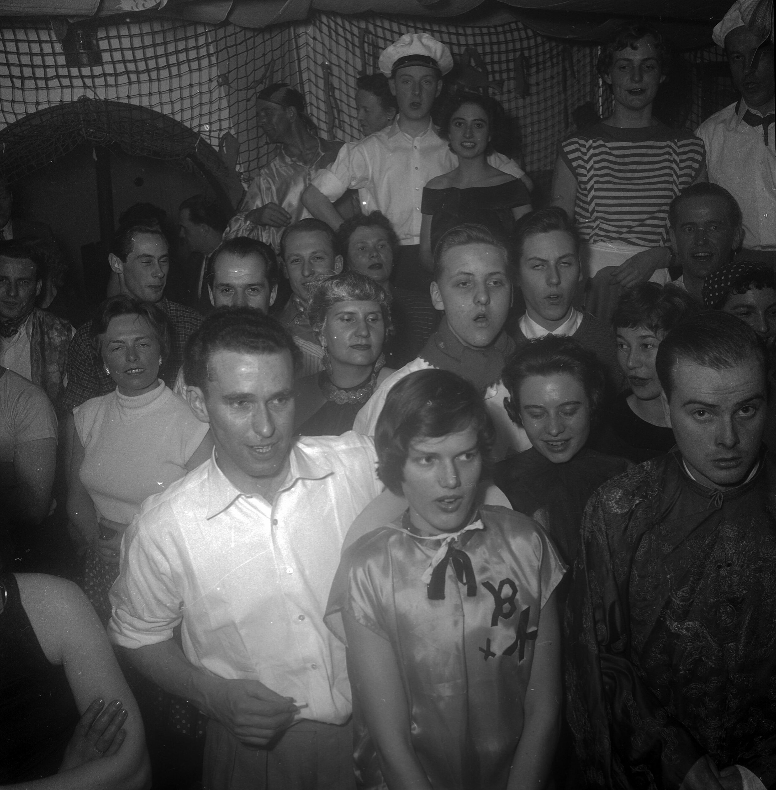 Foto_Koop_L128_Lawn_Tennis_Club_Unterwasserzelt_Kostümfest_1955_10_JPG